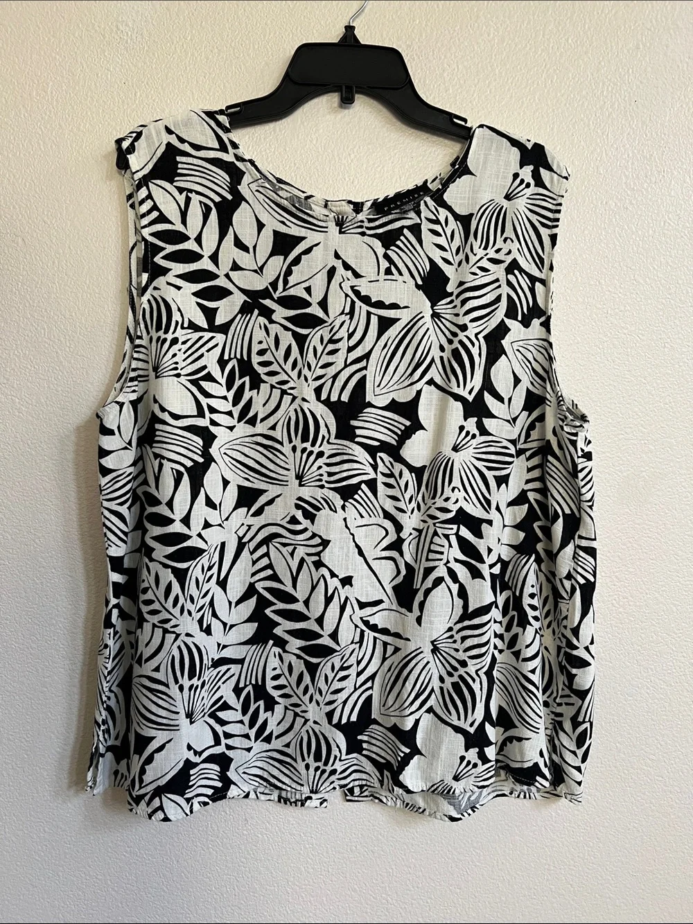 PREMISE Sleeveless Scoop Tank Top Blouse Tropical Frond/Floral Black/White